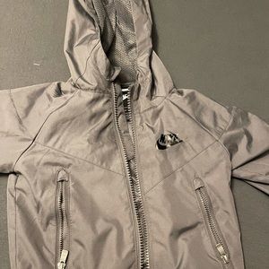 Nike jacket in grey my son use it 4 times